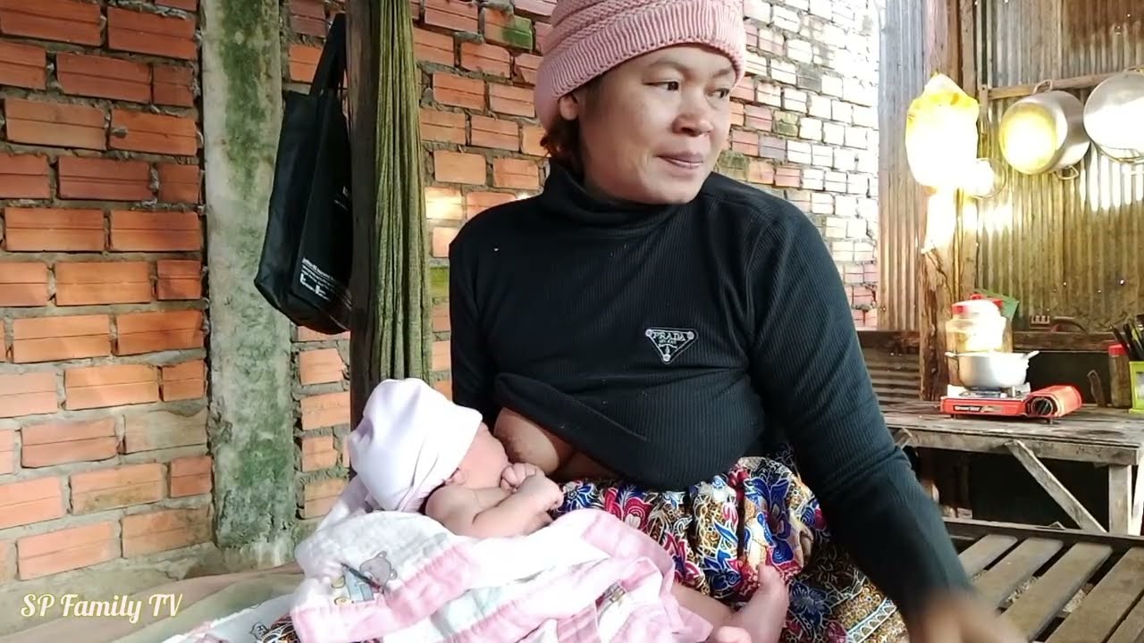 Breastfeeding My New Baby Girl 7 days old ❤️❤️❤️❤️- Episode 159