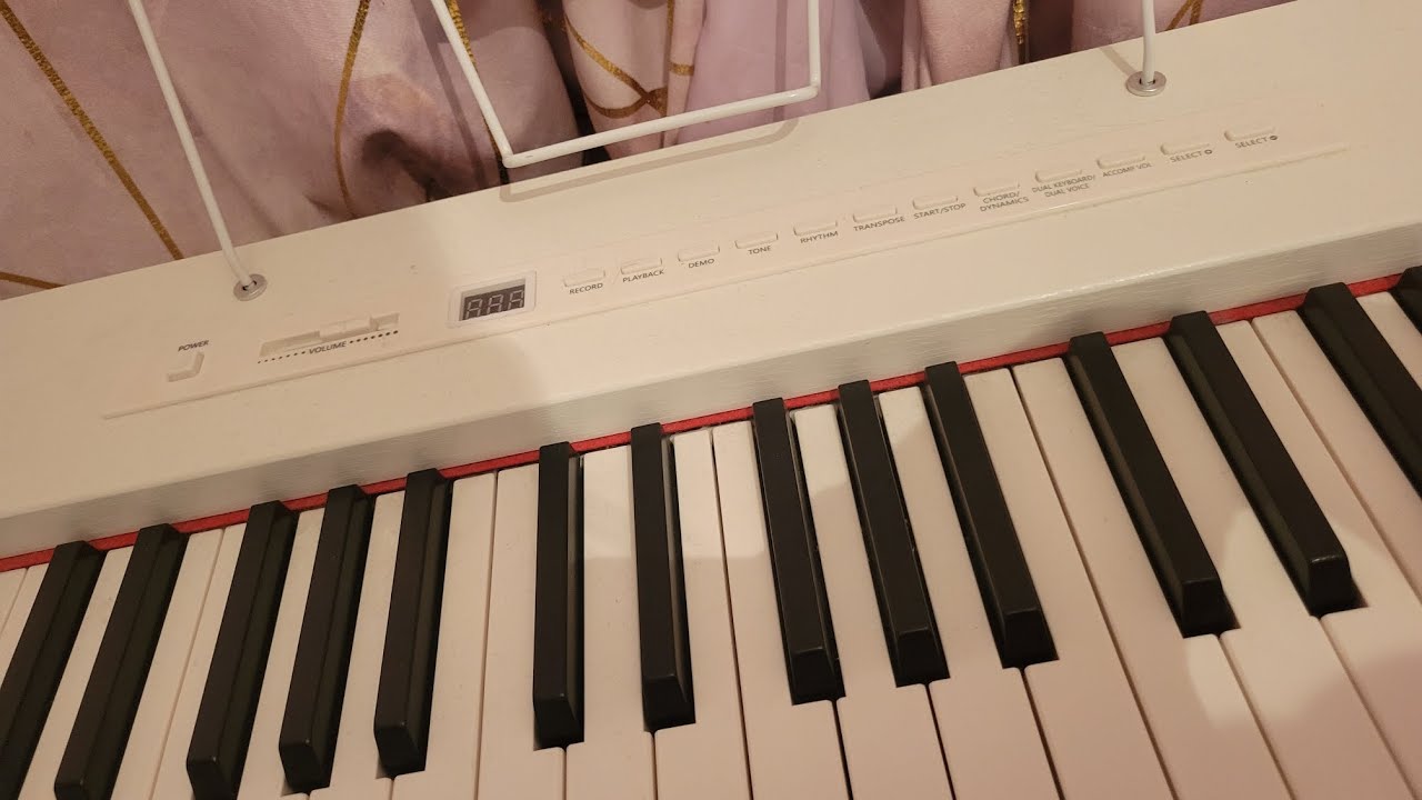 Play some piano with me 🎵🎶 (with a bad voice) 