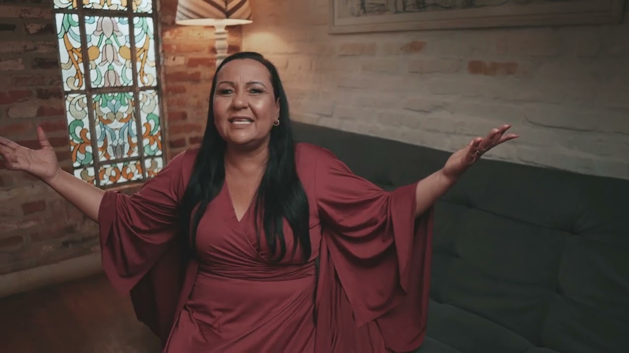 ENQUANTO EU ORO (CLIP OFICIAL)CANTORA CARLA CRISTINA