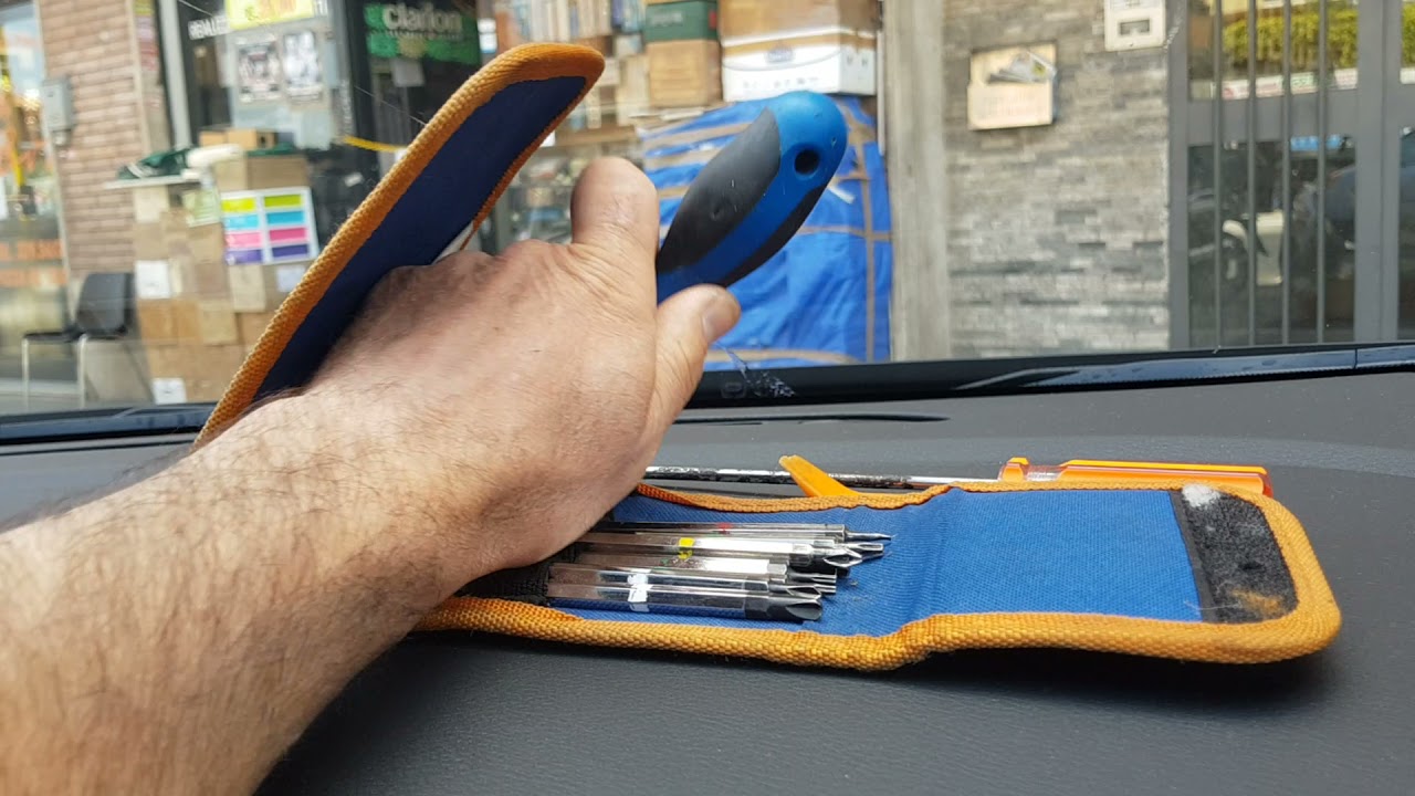 radio removal nissan micra 2021 . smontaggio radio nissan micra 2021