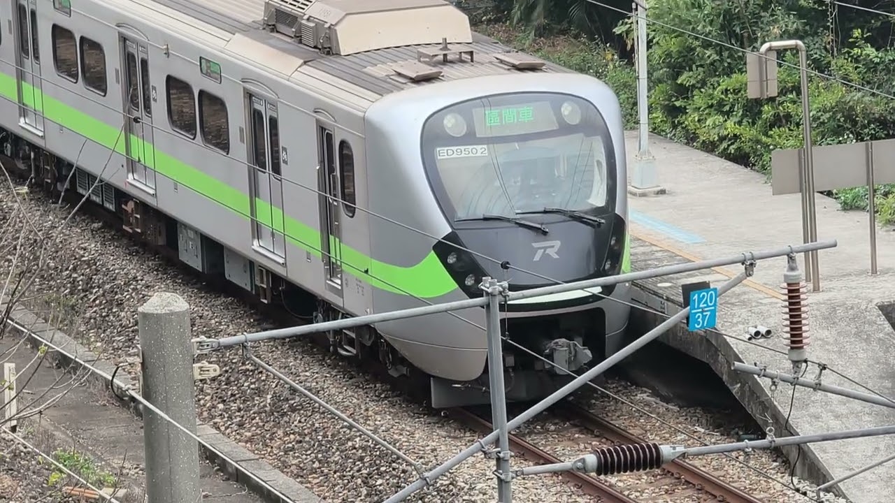 【車號=某個很常亮緊急注意的路線（中興巴士）】台鐵 2194次 經山線 EMU900往基隆區間車於崎頂站進出站（車號：950）