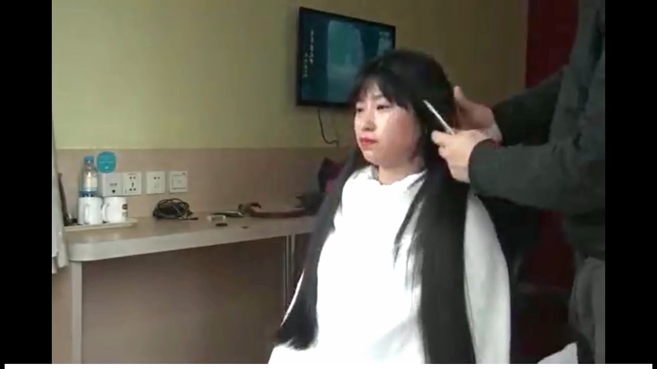 China Woman Cut her Long Her with Head Shave Zero Clipper Almost Bald