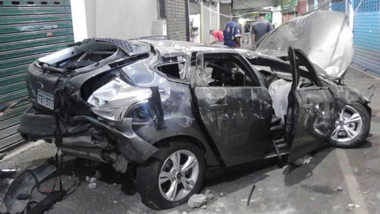 Carro despenca de viaduto em Campinas