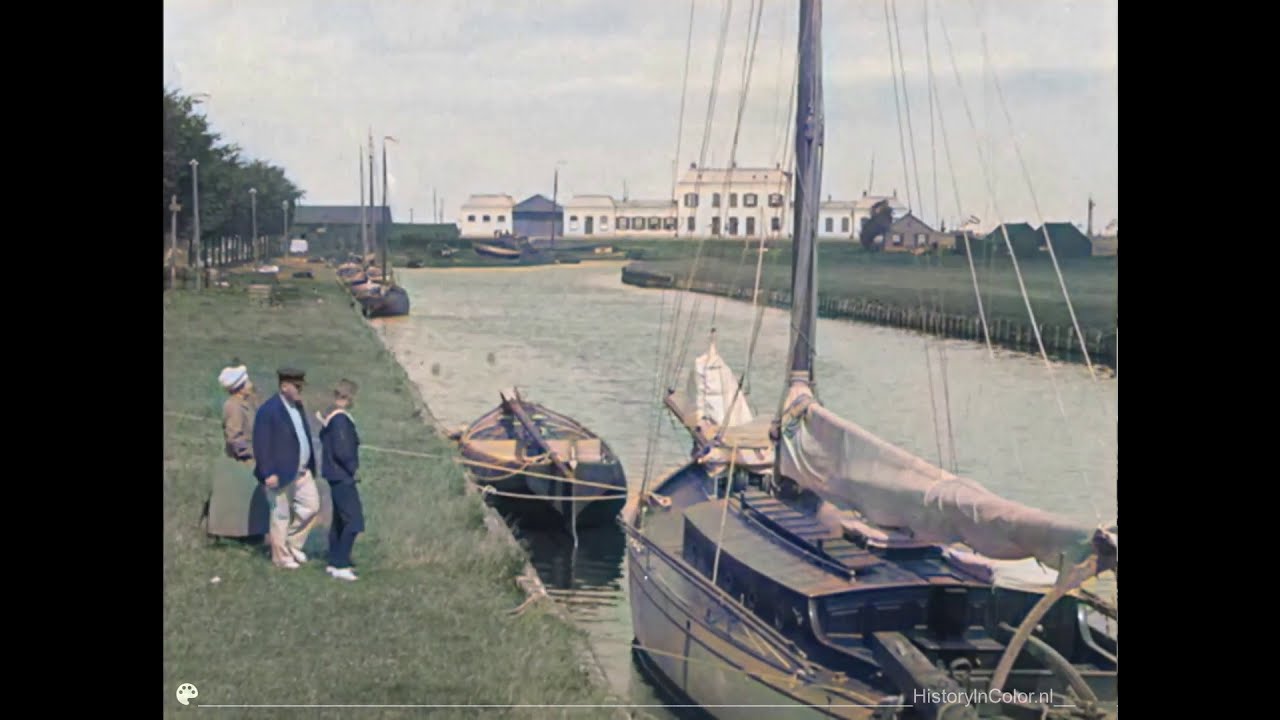 Stadsgezichten oud Stavoren 1920, ingekleurde film met geluid. Colorized footage sound added.