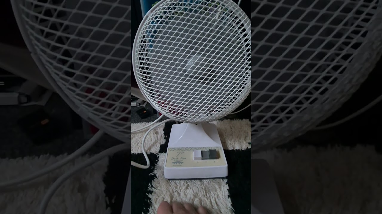 Micromark 7 inch Oscillating Desk fan