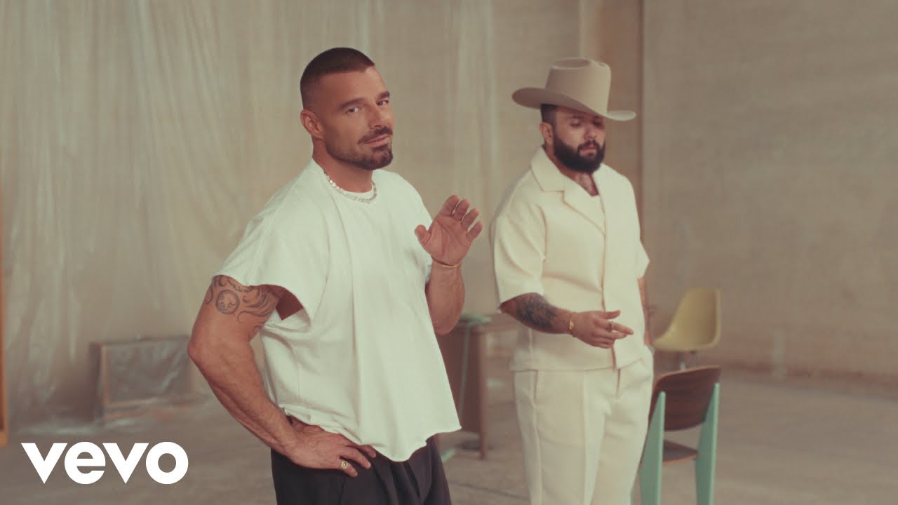 Ricky Martin, Carín León - A Medio Vivir (Official Video)