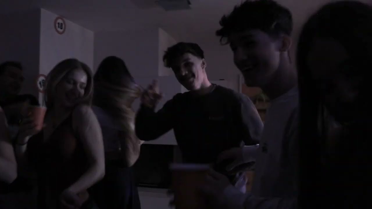 18 / TRAILER