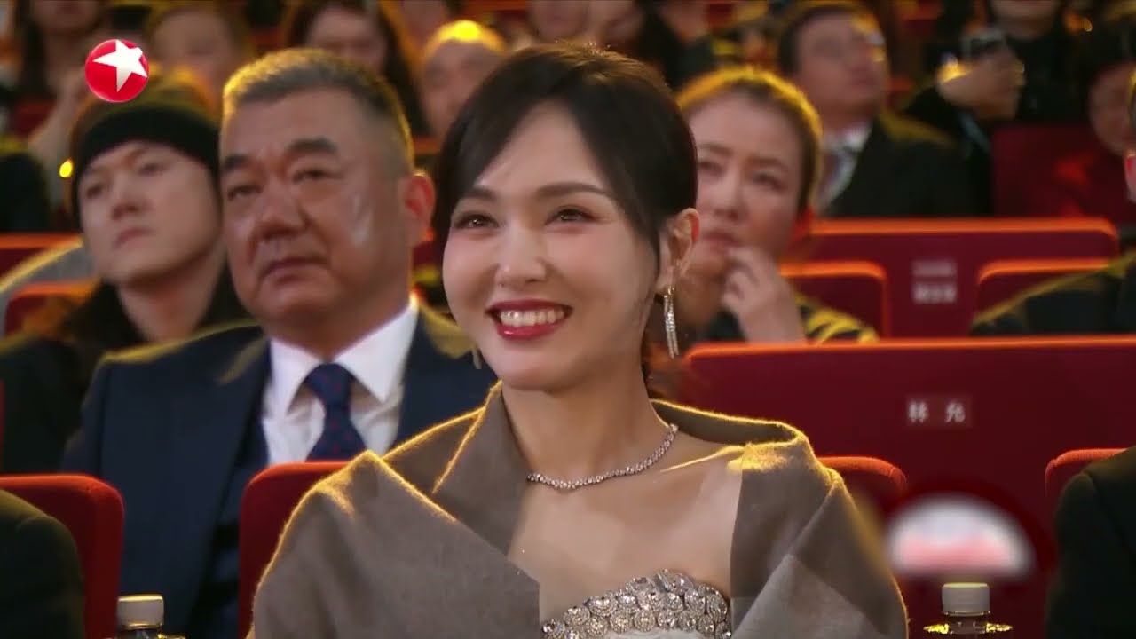 繁花剧组唐嫣、胡歌、辛芷蕾、陈龙等主演同聚2024电视剧品质盛典，分别获得年度剧星，一部剧让我们看到了这些演员的实力 #中国电视剧品质盛典 #唐嫣 #胡歌 #陈龙 #范志毅 #佟晨洁