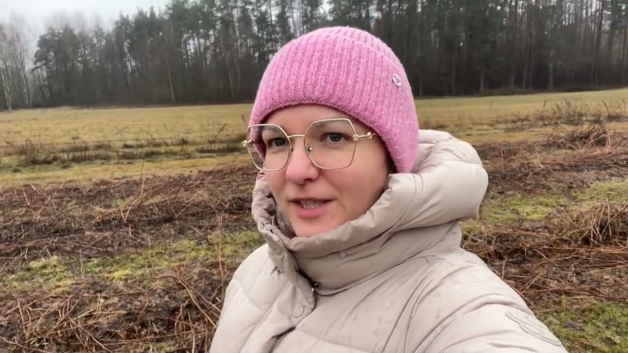 #28 2025-03-01 Aviečių stiebų pjovimas. Kaip laikosi braškės. Viščiukai.