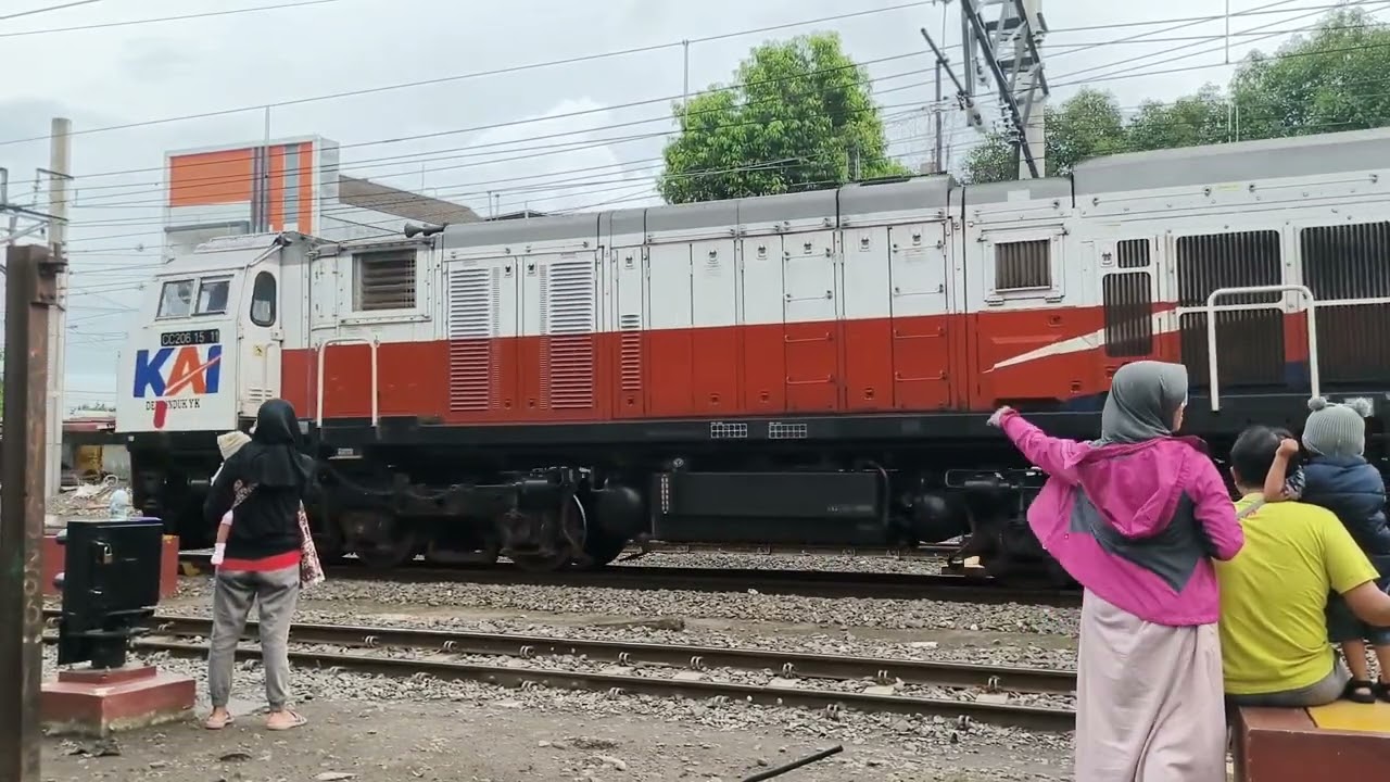 Kereta barang stasiun lempuyangan