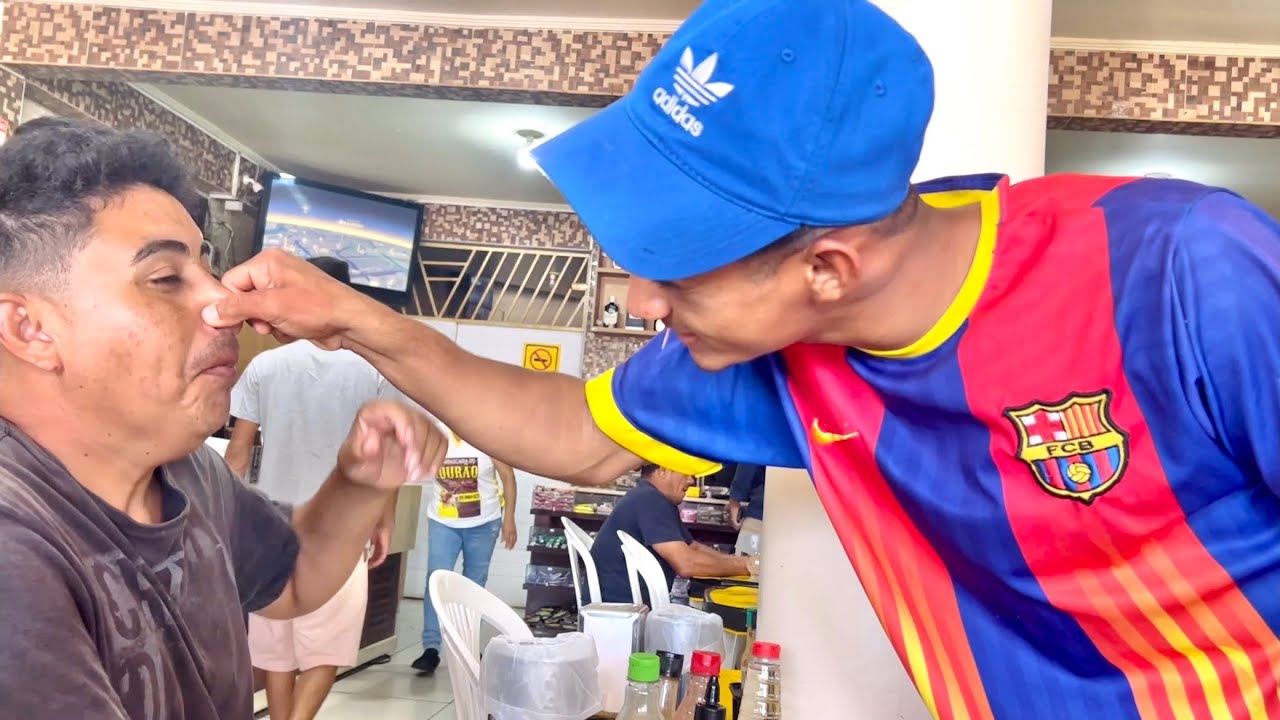 SIM&Atilde;O SE ENGASGA DE TANTO COMER CARNE EM RESTAURANTE