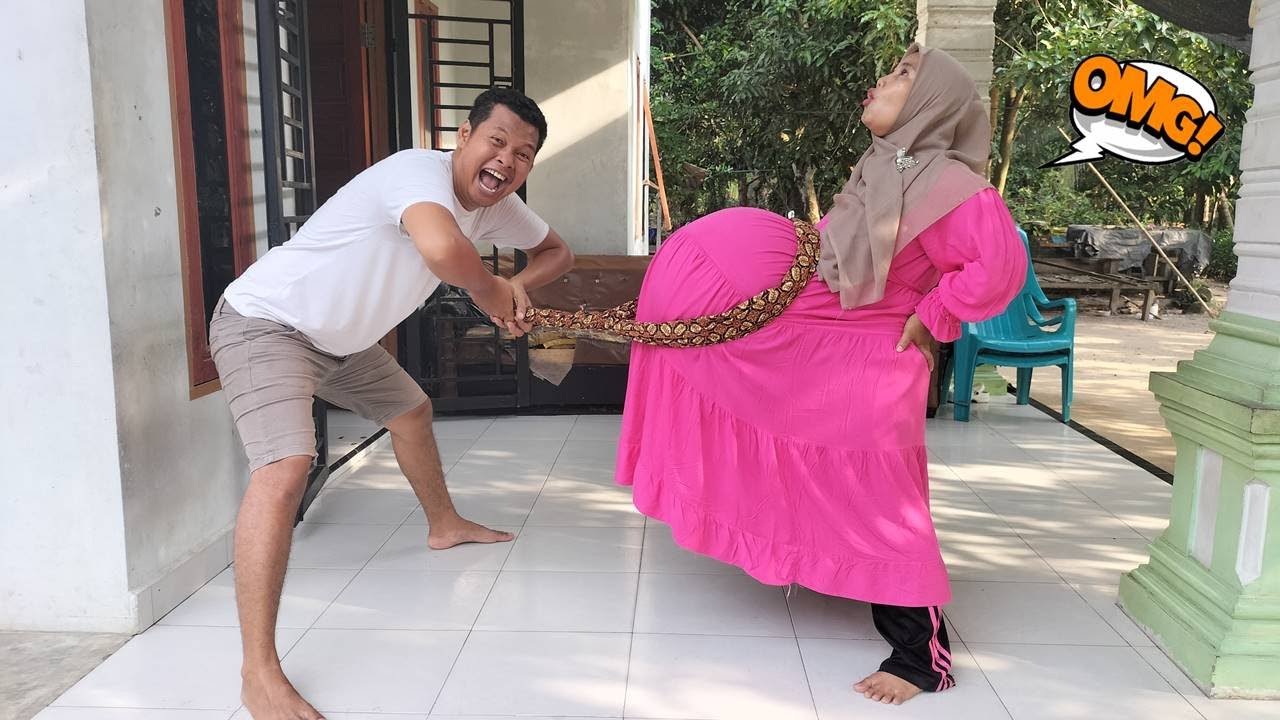Drama Lucu 💢😱 Ibu Hamil Melahirkan Di Tarik Pakai kain Jarik  Dokter