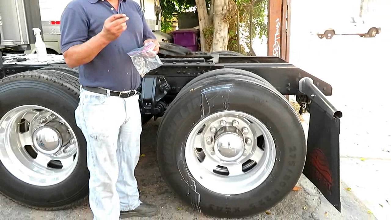 COMO CAMBIAR UNA LLANTA DE TROKE TRAILER REMOLQUE MULA FACIL Y RAPIDO SIN IMPACTO, BUEN EXPILCADO
