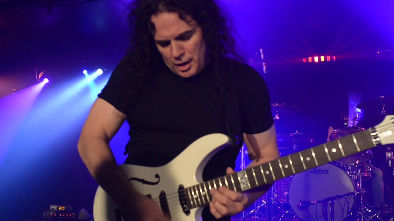 Vinnie Moore  -  With the flow -  2017
