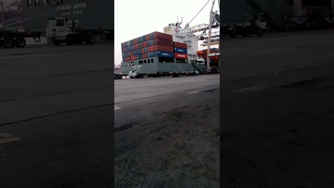 The process of unloading containers from large ships#shorts