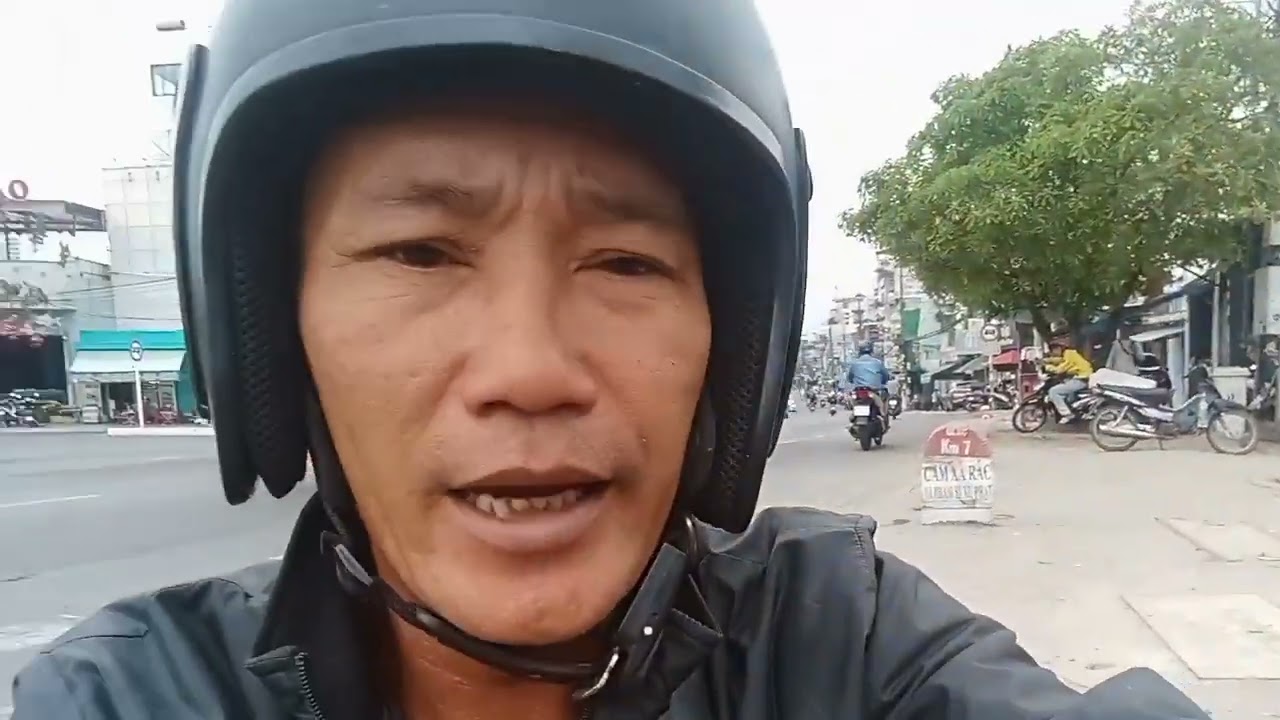 Bất Ngờ Gặp Cặp Vợ Chồng Ngủ Gầm Cầu Hơn Hai Năm