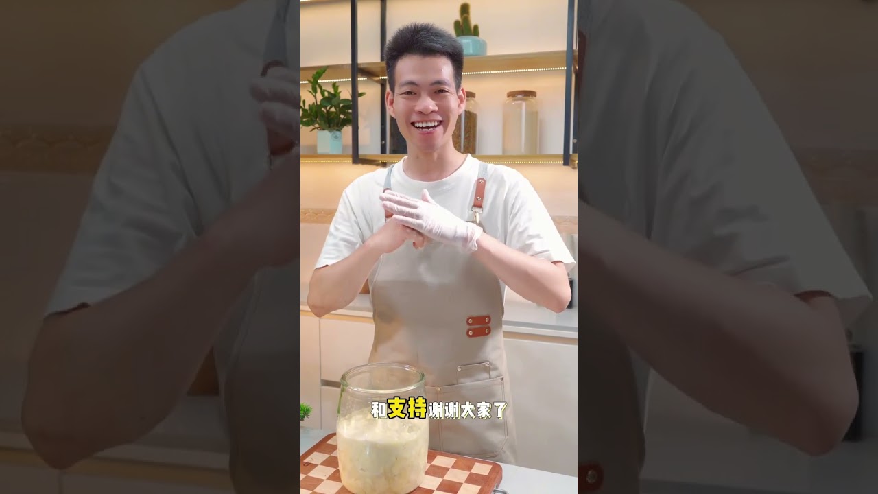 香蕉买回来拍一拍，做出来竟然这么好喝，每天小酌一杯，清甜可口，微醺不醉人#香蕉果酒的做法 #果酒  #美食 #美食教程 #美食做法 #美食分享 #美味食谱