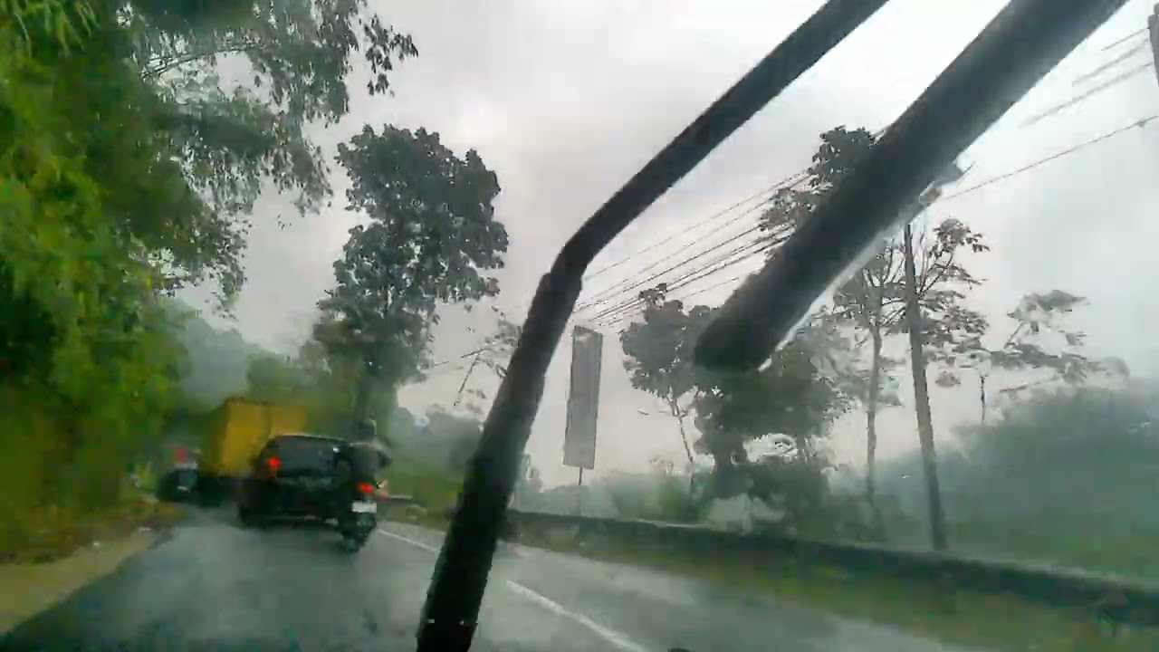 BEGINI KONDISI JALAN TASIKMALAYA GARUT SALAWU CITENGEK SAAT DIGUYUR HUJAN DERAS! 🌧️
