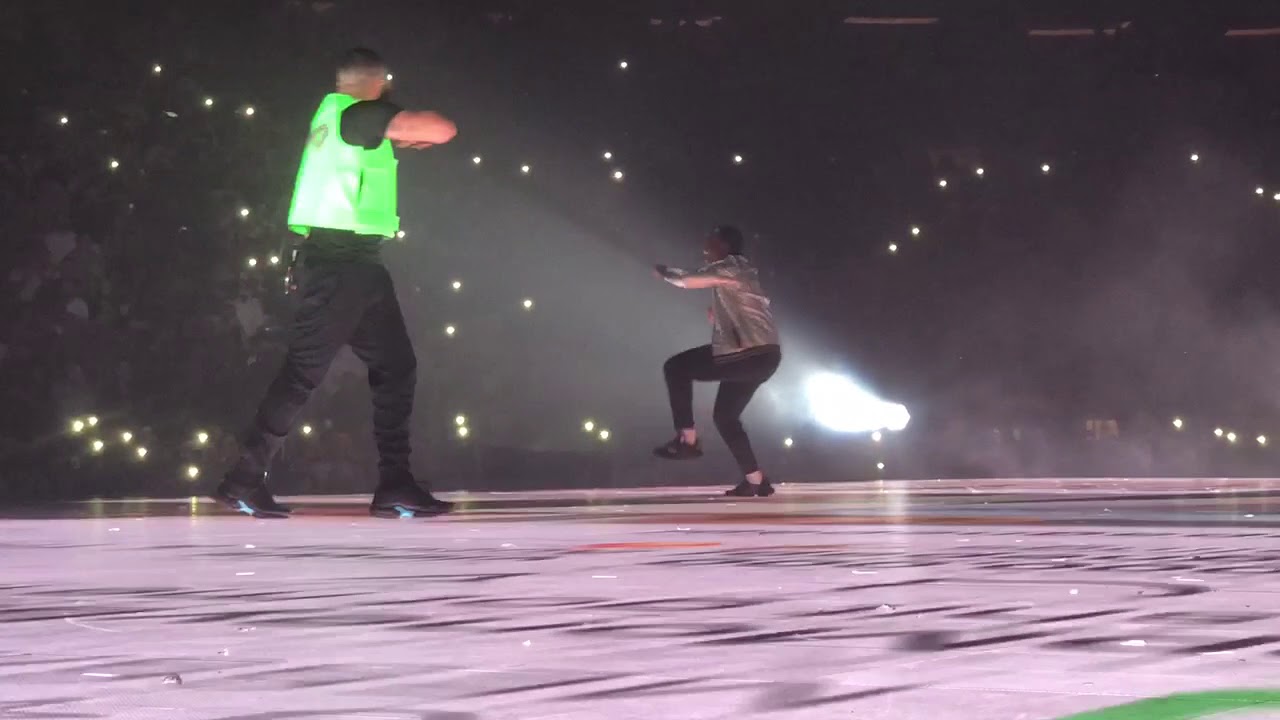 Shiggy Performs #DoTheShiggy With Drake At MSG