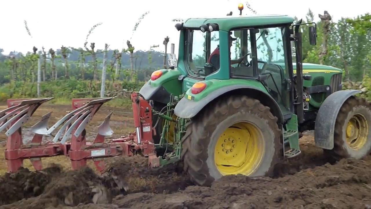 John Deere 6120 Ploughing Sound