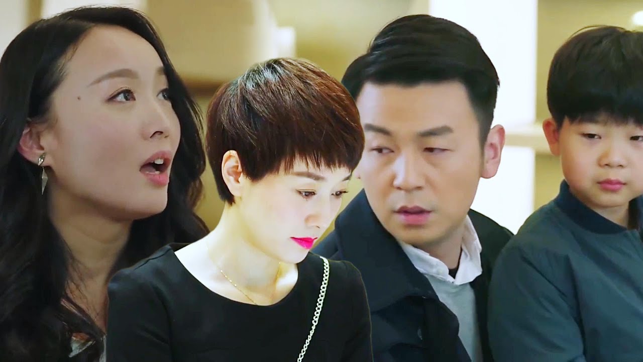 妻子離婚後淪為服務員被小三羞辱，妻子沈著應對，反簽百萬大單狠狠出了口氣！
