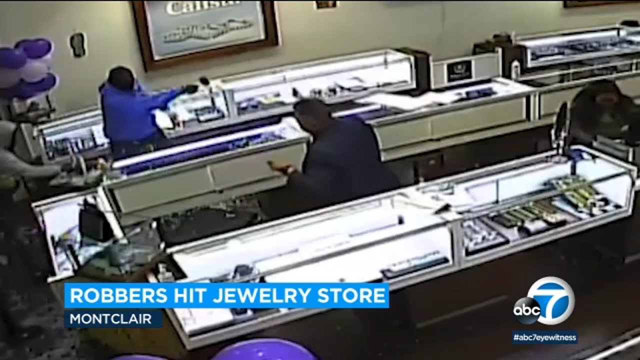 Video shows brazen smash-and-grab at jewelry store inside Montclair mall | ABC7