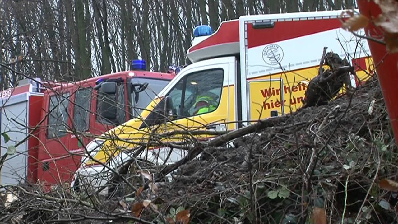 Hann. Münden: Zwei Schwerverletzte bei Busunfall auf B496