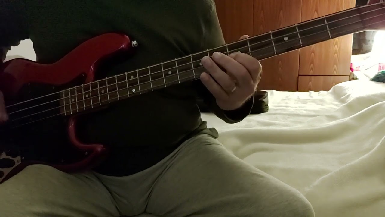 Τα χρόνια μου ναυάγησαν στις ξέρες σου (bass cover)