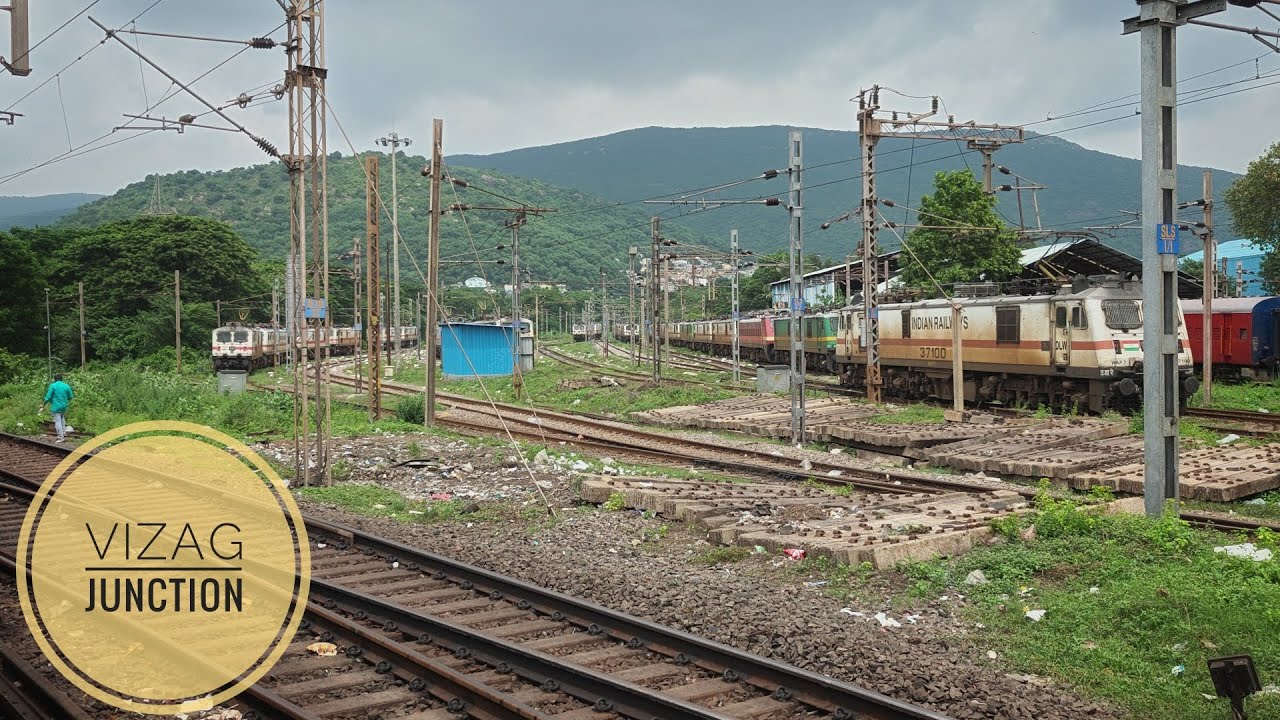 Full Fledged Arrival At Visakhapatnam Junction!! Spotting Multiple locos at Vizag ETS.