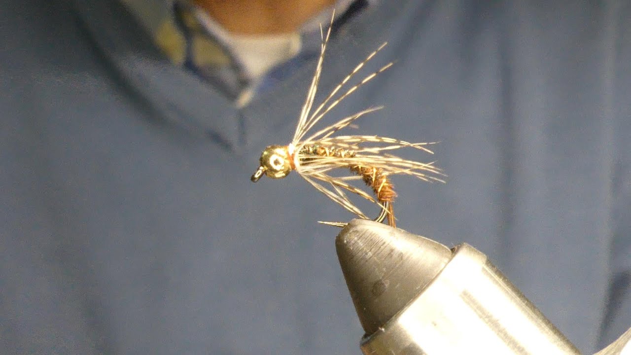 Atando una variación de pheasant tail, estilo ahogada, húmeda o wet