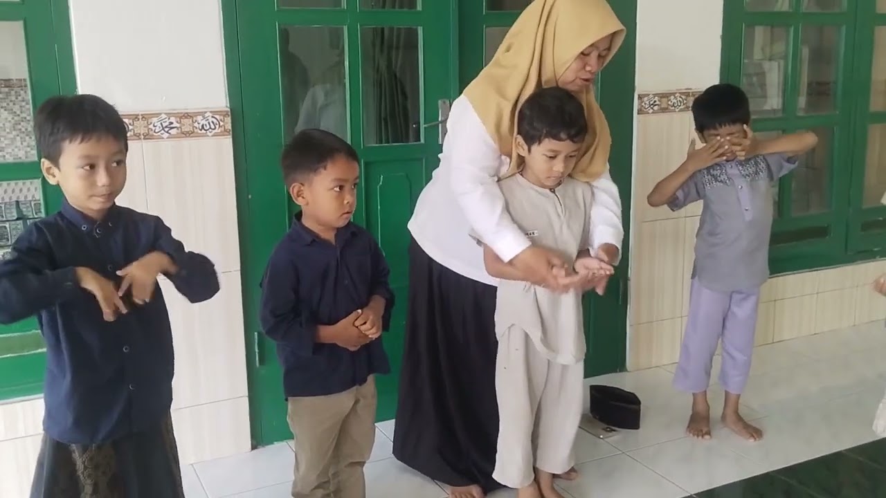 PRAKTEK WUDHU