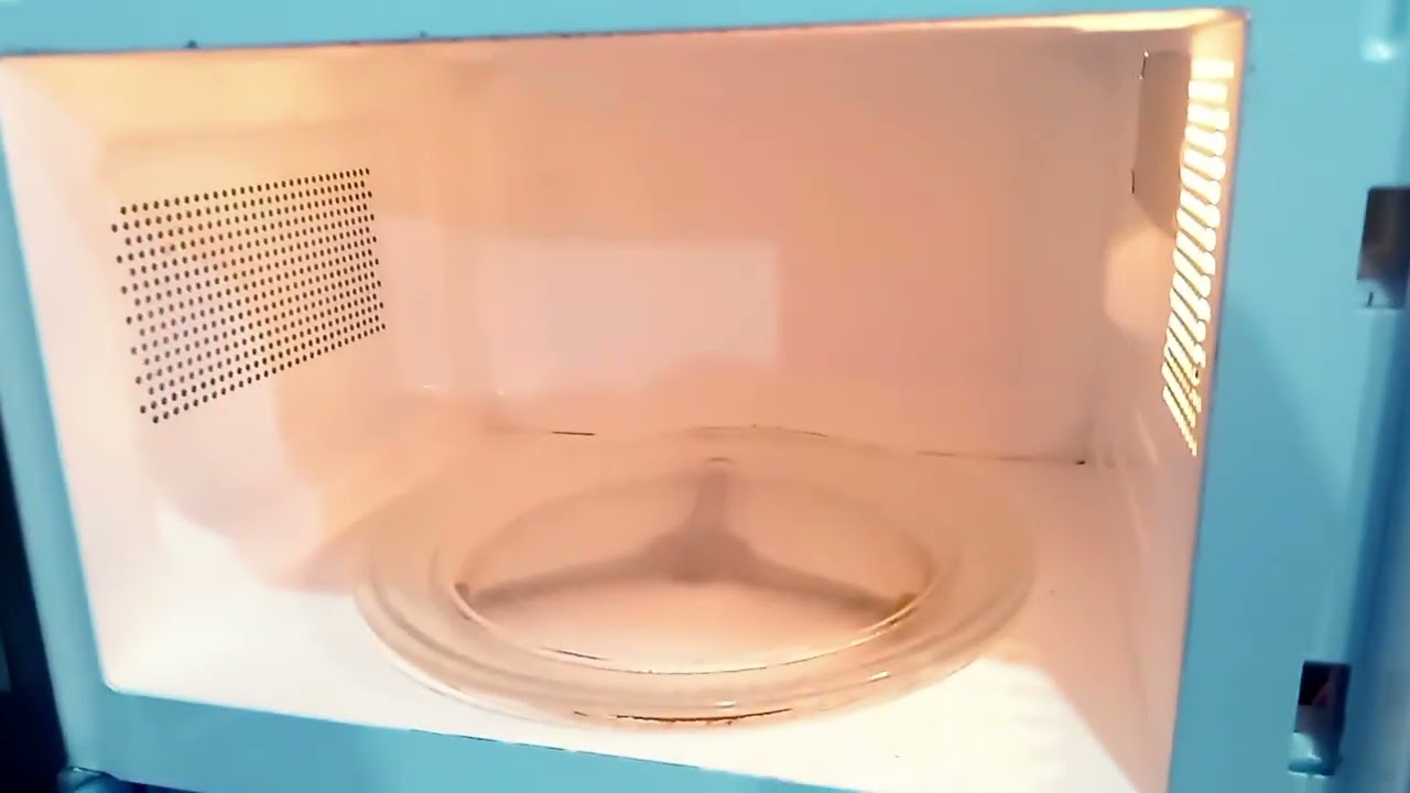 O que acontece se ligar o microondas sem nada dentro