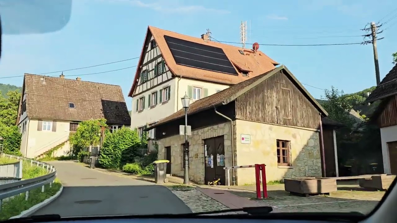 Sonniger Fahrtblick durch Lipburg - Idyllisches Dorf im Markgr&auml;flerland