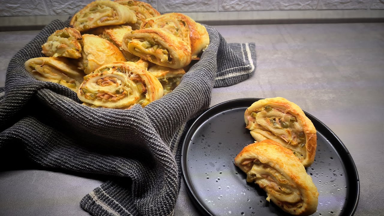 Sonkás-sajtos tekercs készítése 🥯 Amilyen csúnya, olyan finom  @O&T konyhája