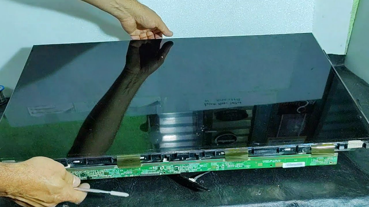 Super aula! Como desmontar a tela e trocar os leds da TV LG 32LF510B.