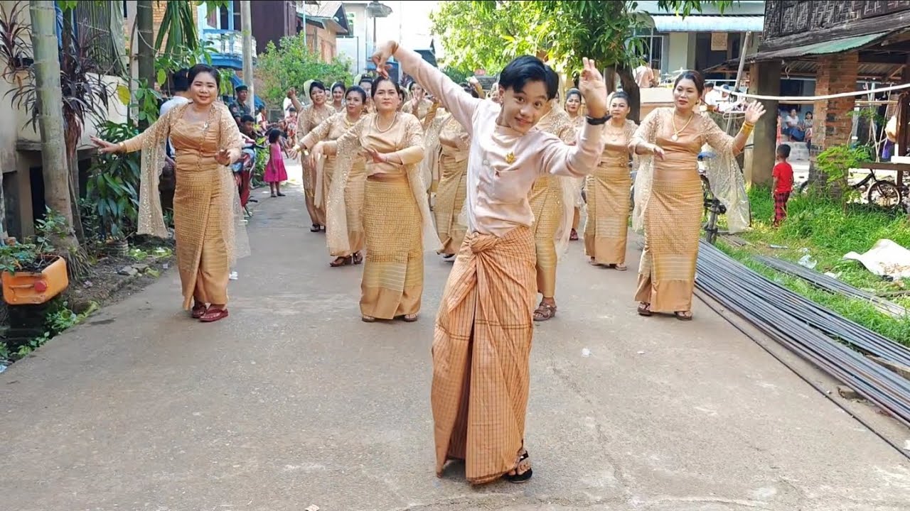 မွန်တို့ရဲ့ လက်ပံပွင့်ကောက်အကအလှ #automobile #youtube