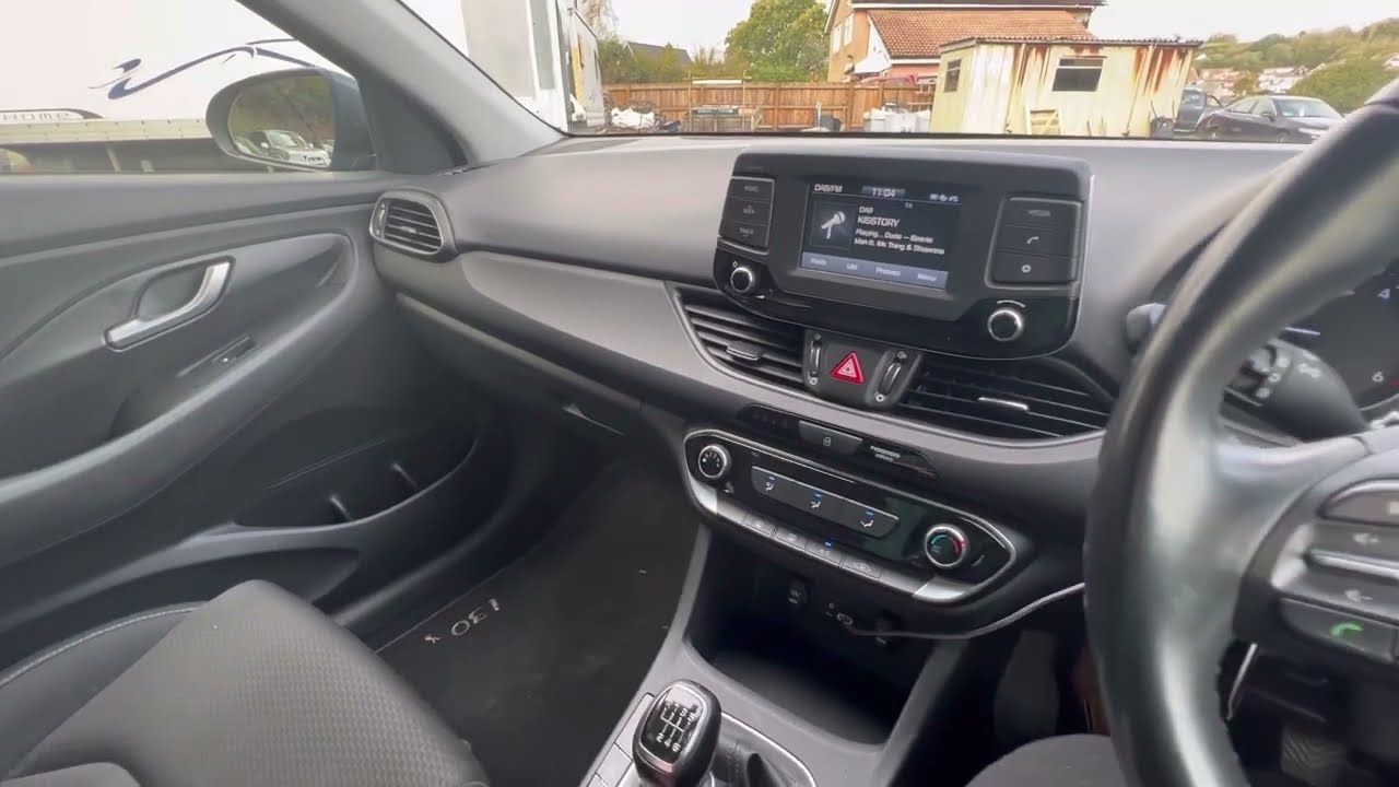 2017 Hyundai I30 1.6 CRDi SE. Should I buy one? Is the Hyundai better than a Golf or Focus? Euro 6