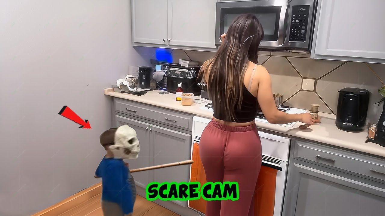 BEST SCARE CAM Priceless Reactions 2025😈#275 | Funny Scare Cam 🤣| Jump Scare 😂| CoCo Scare Cam |