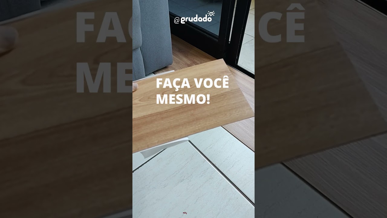 Mudar o Ch&atilde;o da Sua Casa &eacute; Poss&iacute;vel! Voc&ecirc; mesmo aplica e sem quebrar nada! Grudado Piso Vin&iacute;lico :)