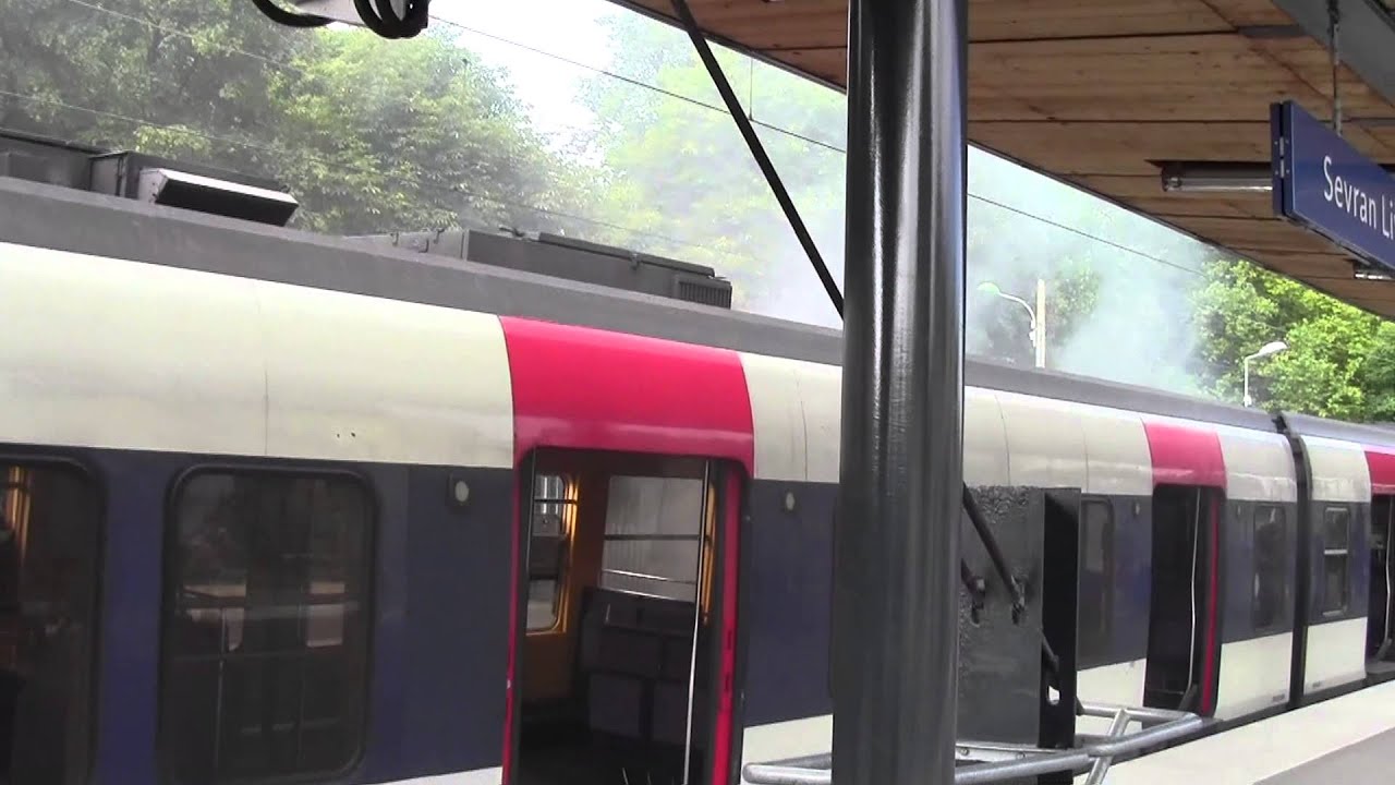 Un train du RER B soudain envahi par la fumée en gare de Sevran - Livry 16 juillet 2013