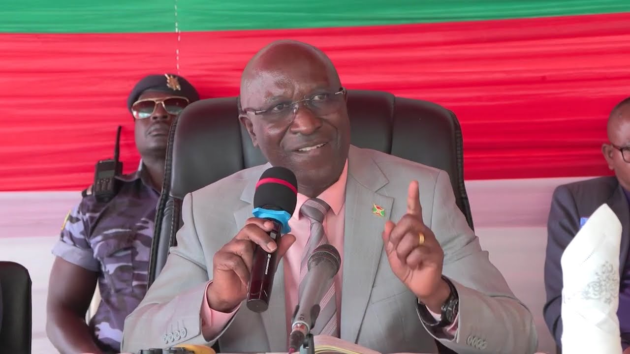 Ibiganiro vyaremeshejwe n'abakenguzamateka mu makomine yose agize igihugu