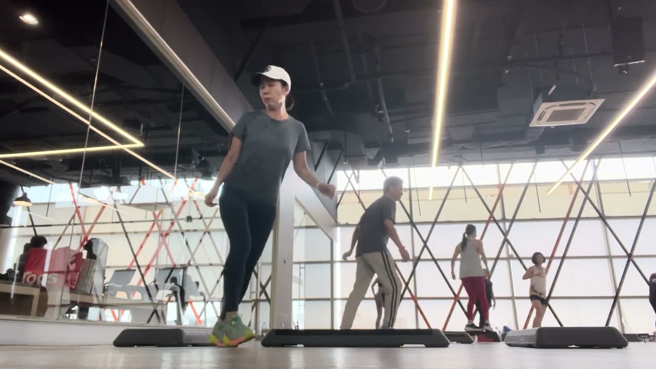 Step class with kru Santi #aerobic #step #bkk