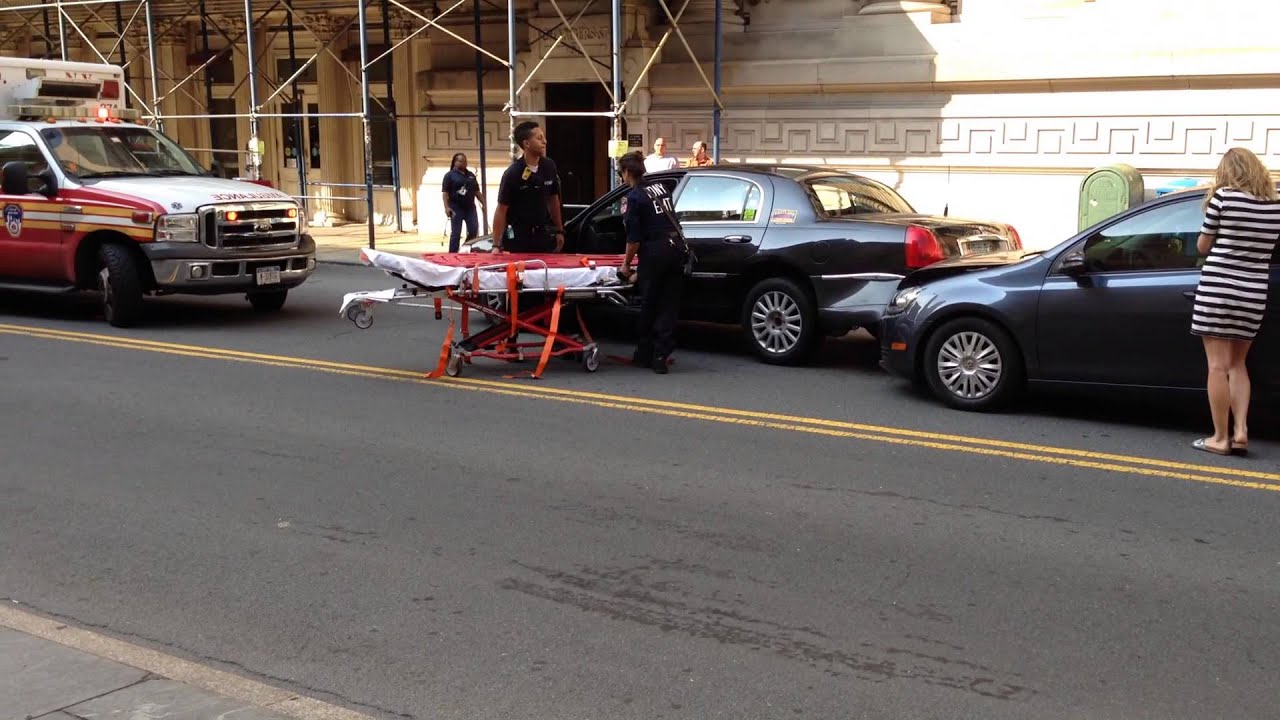 FDNY EMS & NYPD ON SCENE OF MOTOR VEHICLE ACCIDENT WITH 1 INJURY ON CHAMBERS ST. IN MANHATTAN, NYC.