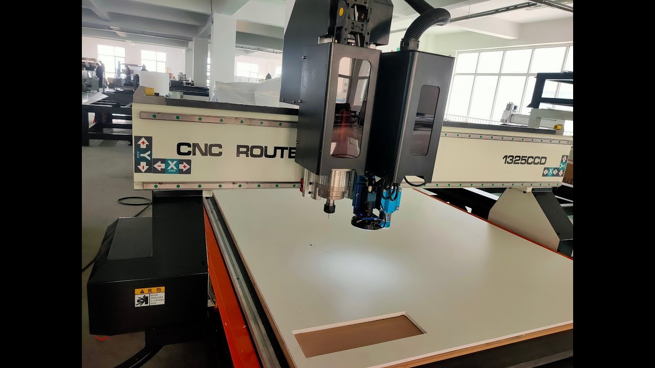 CNC router with oscillating tangential knife for cutting PVC foam