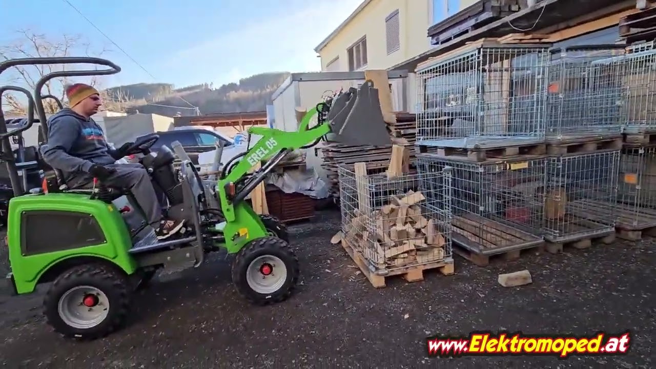 EREL05 mini Hoflader Holzarbeiten Beispielvideo