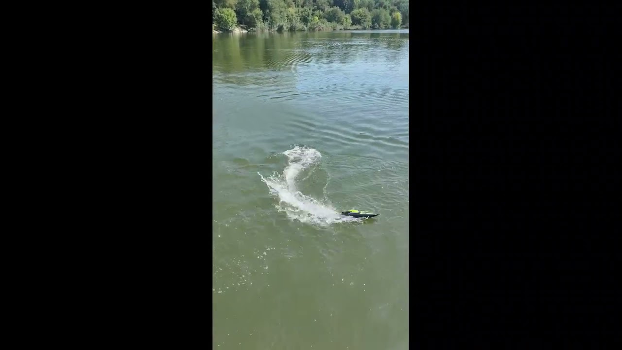 Бешенная и быстрая лодка на пульте управления UDI 908 RC Boat