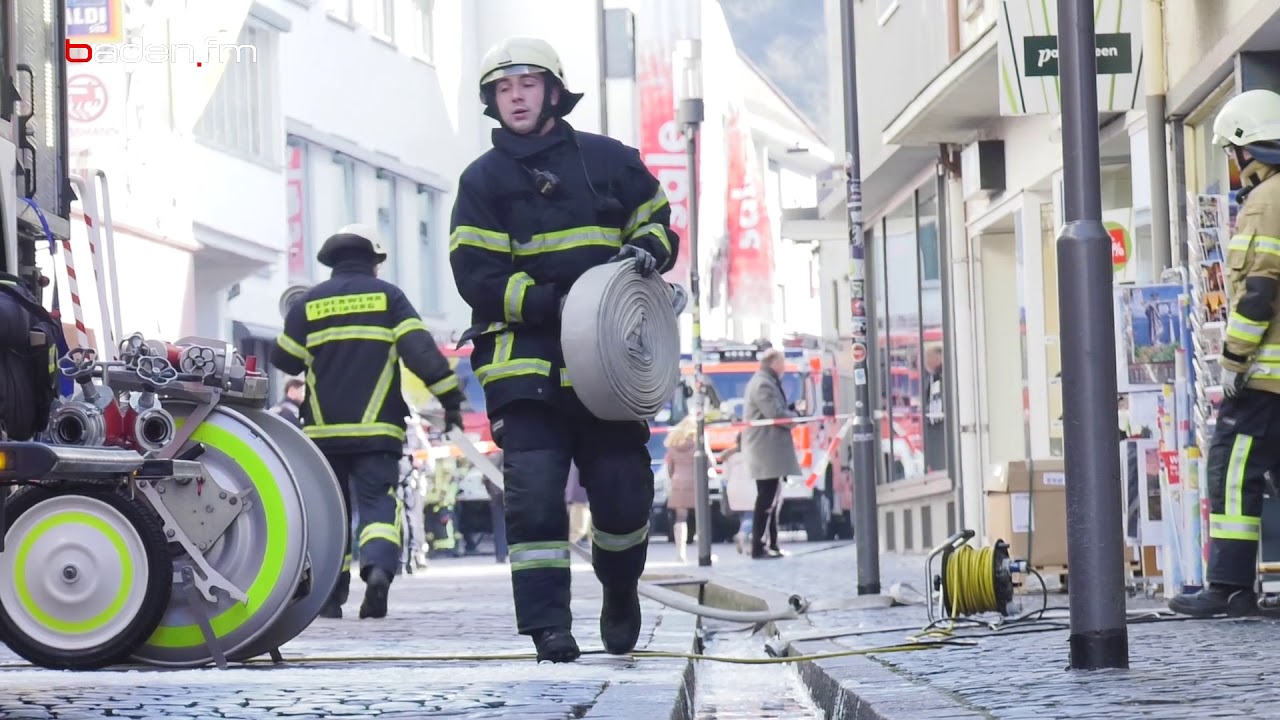 Feuerwehr rettet Anwohner bei Kellerbrand in Freiburger Innenstadt