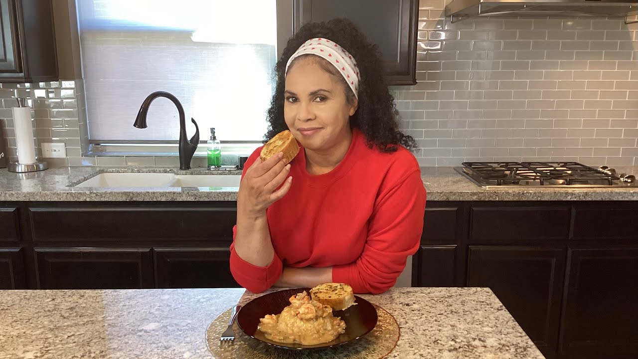 “Crawfish & Shrimp Etouffee” The Quick and Easy Way | Pan Fried Garlic Bread | White Rice