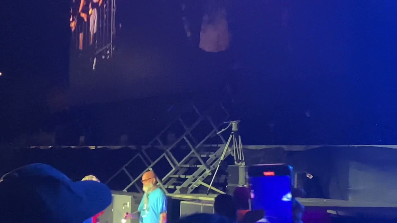Miley Cyrus Performs Slide Away at Lollapalooza 2021