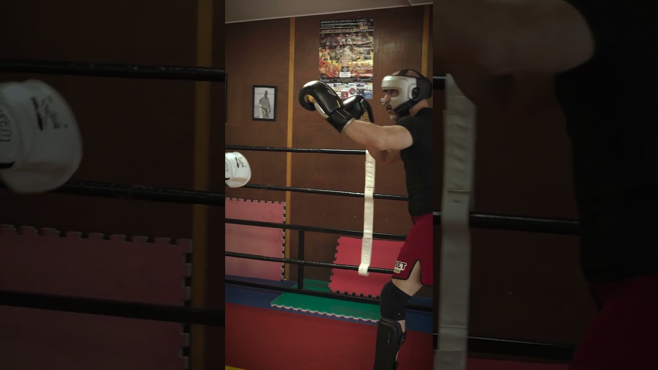 @Greg-MMA prend une rouste par Sofian La&iuml;douni poids lourd du Glory  #mma #boxing #combat #fighter
